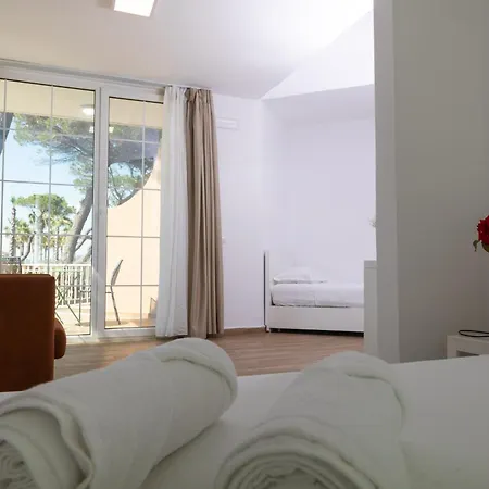Prestige Hotel Golem (Tirana)