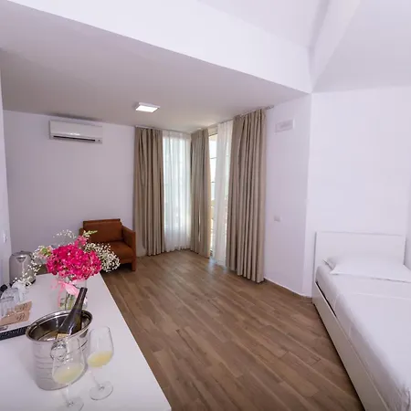 Hotel Prestige Golem (Tirana)