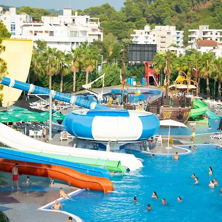 Otel Prestige Golem (Tirana)