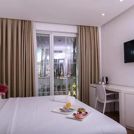 Prestige Hotel Golem (Tirana)