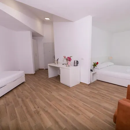Hotel Prestige Golem (Tirana)