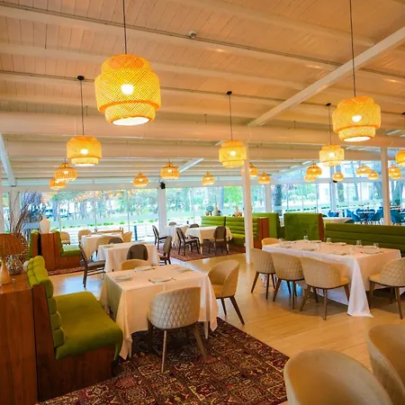 Prestige Hotel Golem (Tirana)