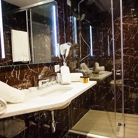 Prestige Ξενοδοχείο Golem (Tirana)