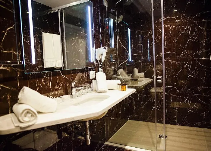 Prestige Hotel Golem (Tirana)